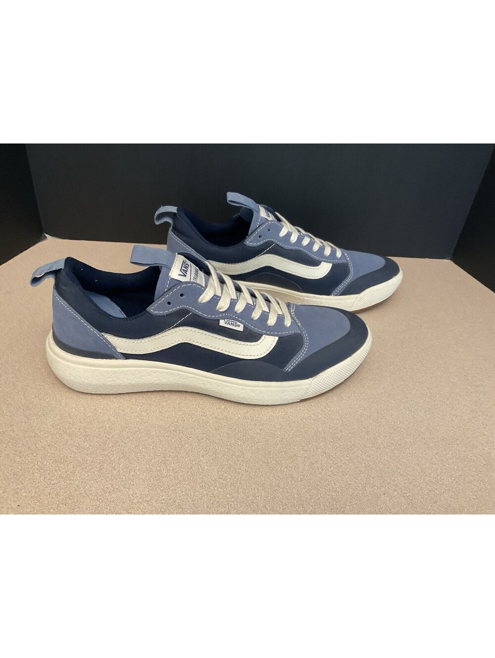 Mens Vans UltraRange EXO SE Moonlight Blue Athletic Shoes. Size 9.5. Nice Shoes!